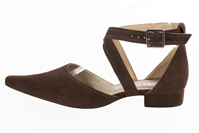 Dark brown women's open side shoes, with crossed straps. Pointed toe. Low block heels. Profile view - Florence KOOIJMAN